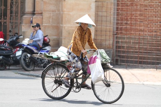 Dự[-]thảo[-]với[-]hơn[-]1.000[-]loại[-]phí[-]về[-]nông[-]nghiệp:[-]Đừng[-]“siết”[-]nữa,[-]dân[-]khổ[-]lắm[-]rồi!